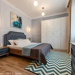 Luxury & Unique - Top Center Apt. - 3Bdr & 2 Baths