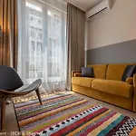 Luxury & Unique - Top Center Apt. - 3Bdr & 2 Baths